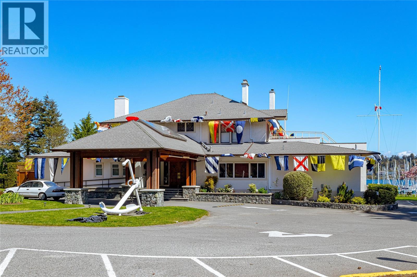  2807 Tudor Avenue, Saanich