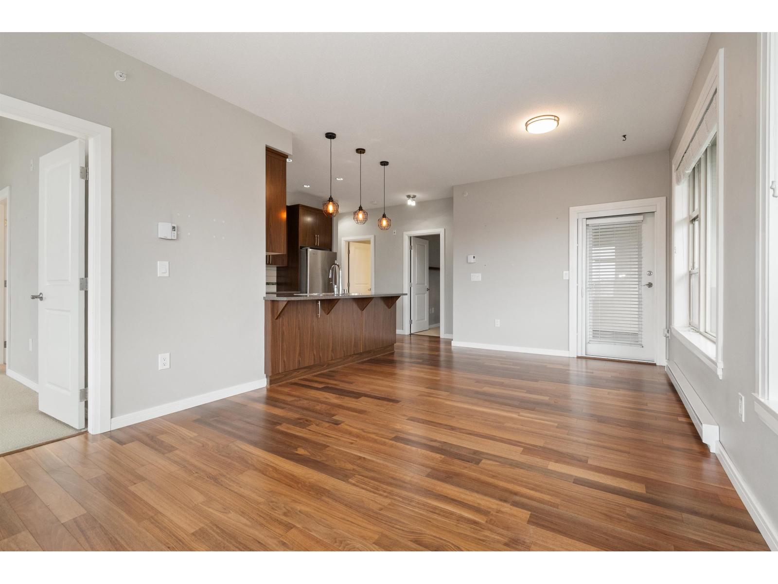 407 45530 MARKET WAY, Garrison Crossing, Chilliwack