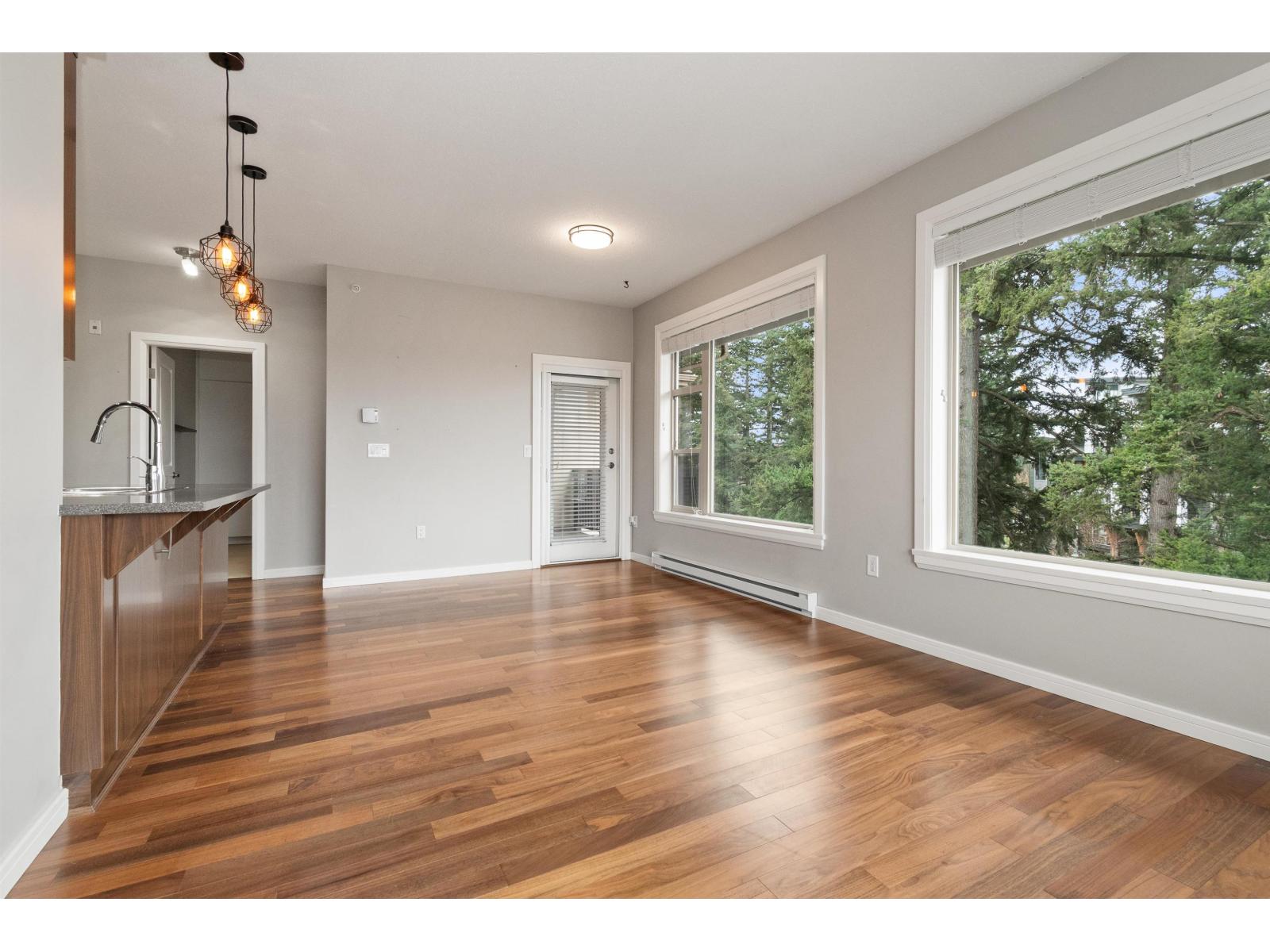 407 45530 MARKET WAY, Garrison Crossing, Chilliwack