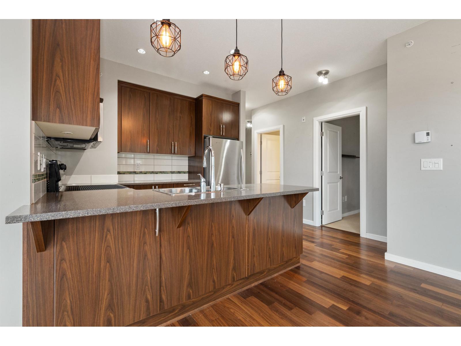 407 45530 MARKET WAY, Garrison Crossing, Chilliwack