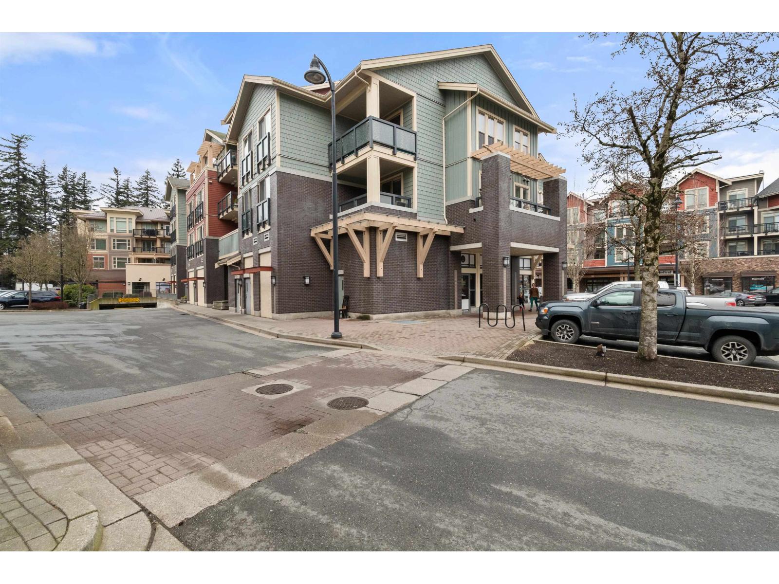 407 45530 MARKET WAY, Garrison Crossing, Chilliwack