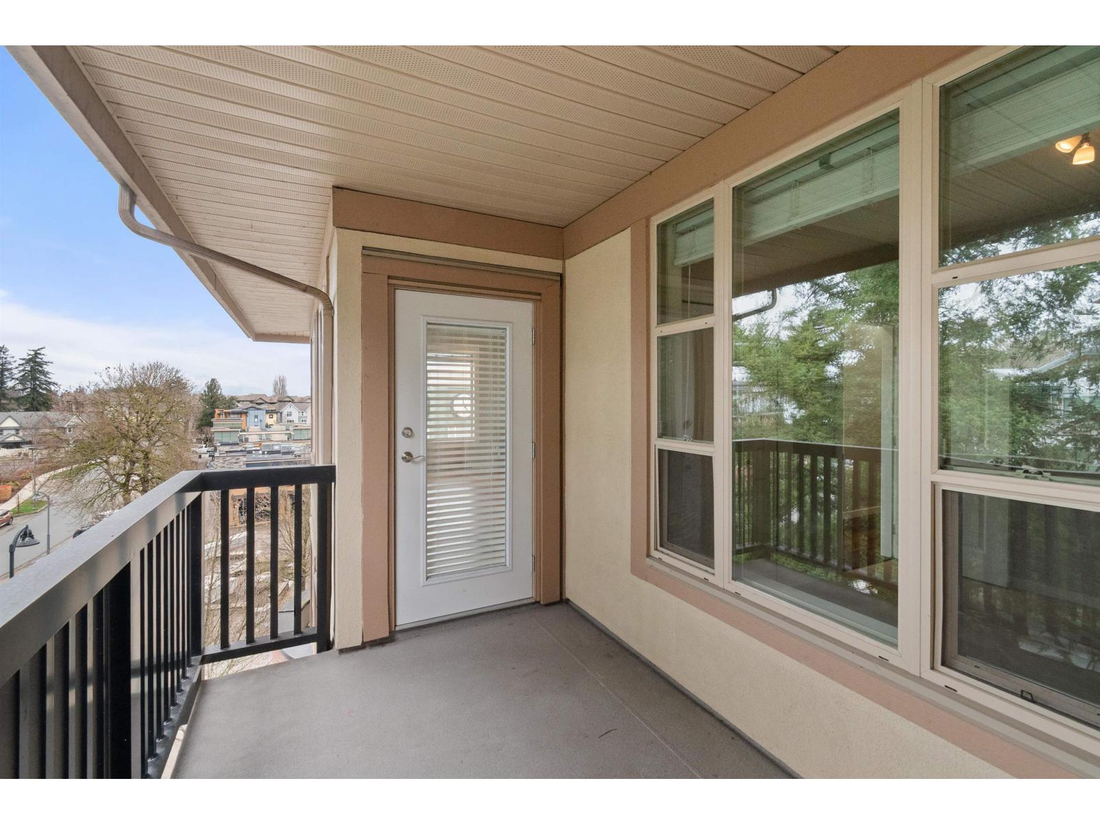 407 45530 MARKET WAY, Garrison Crossing, Chilliwack