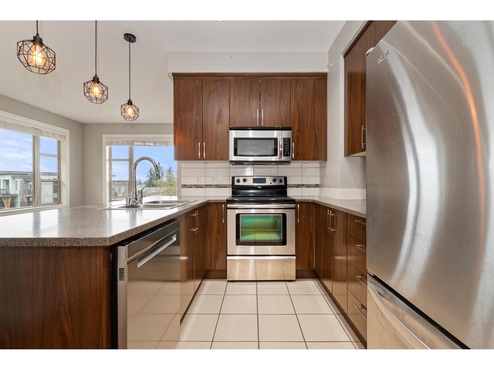 407 45530 MARKET WAY, Garrison Crossing, Chilliwack