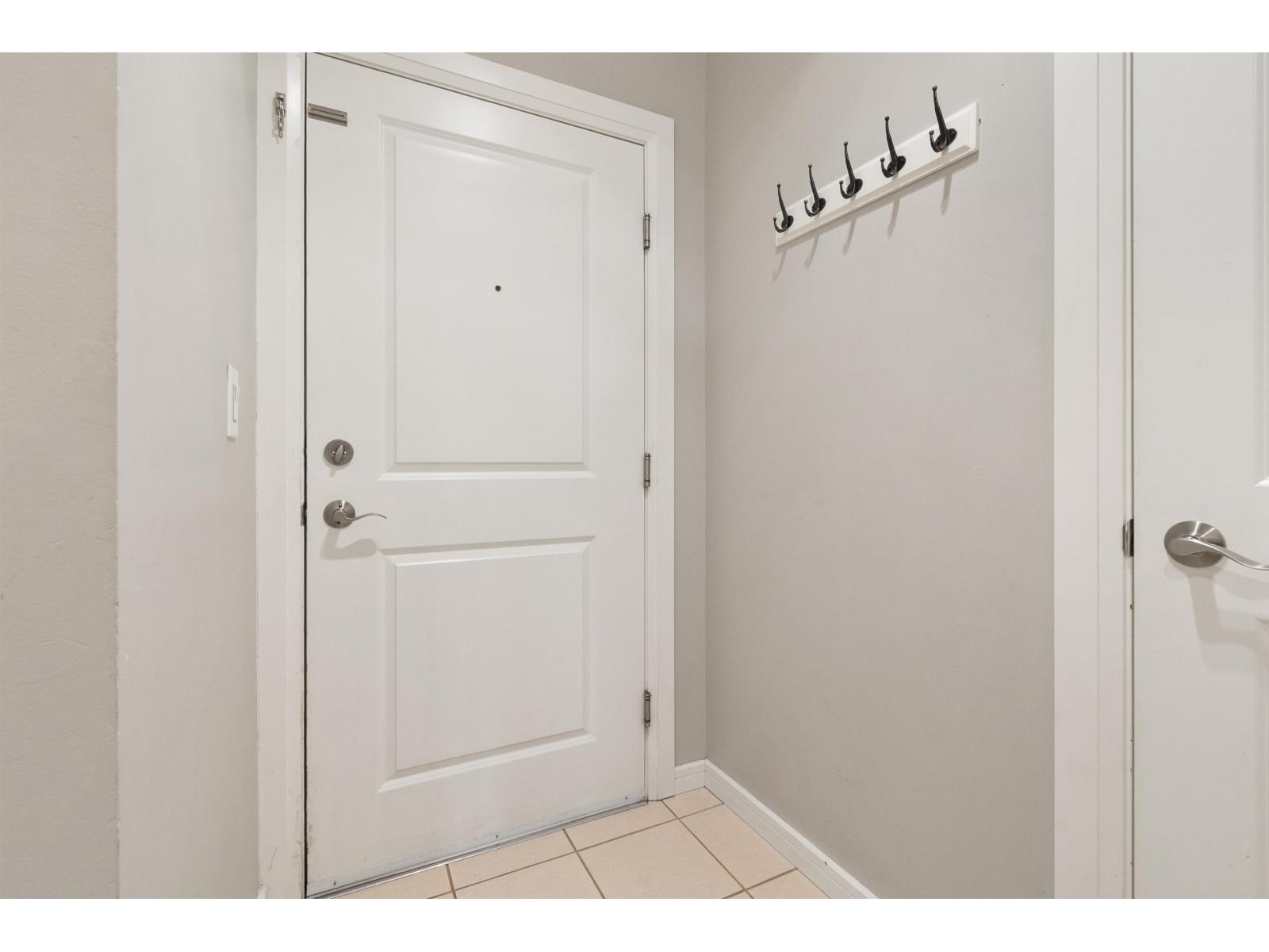 407 45530 MARKET WAY, Garrison Crossing, Chilliwack