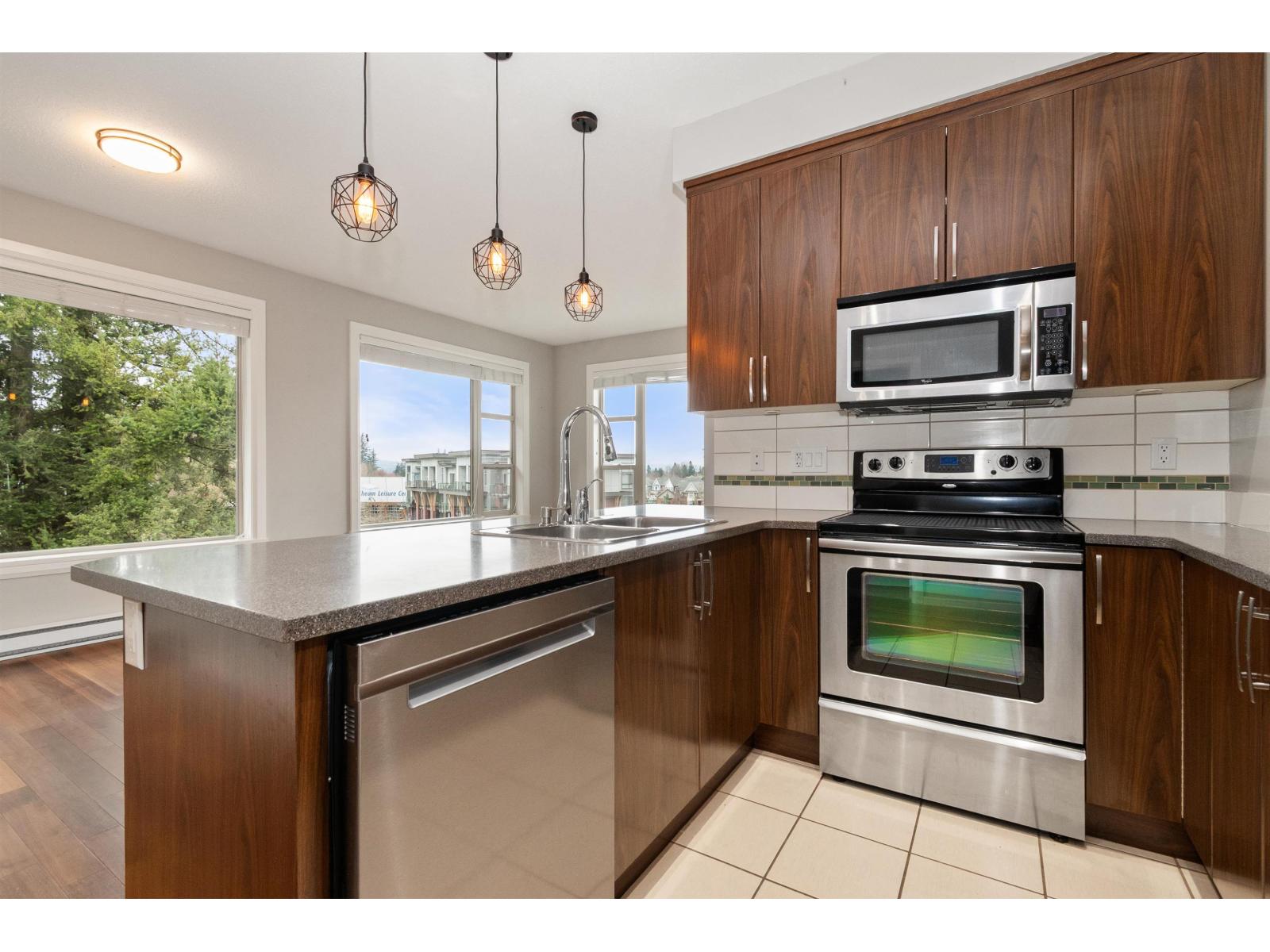 407 45530 MARKET WAY, Garrison Crossing, Chilliwack