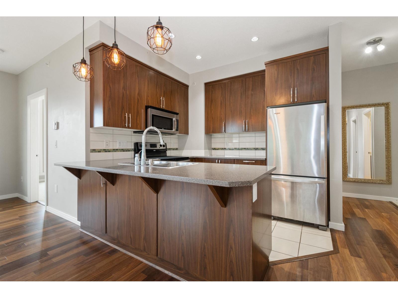 407 45530 MARKET WAY, Garrison Crossing, Chilliwack