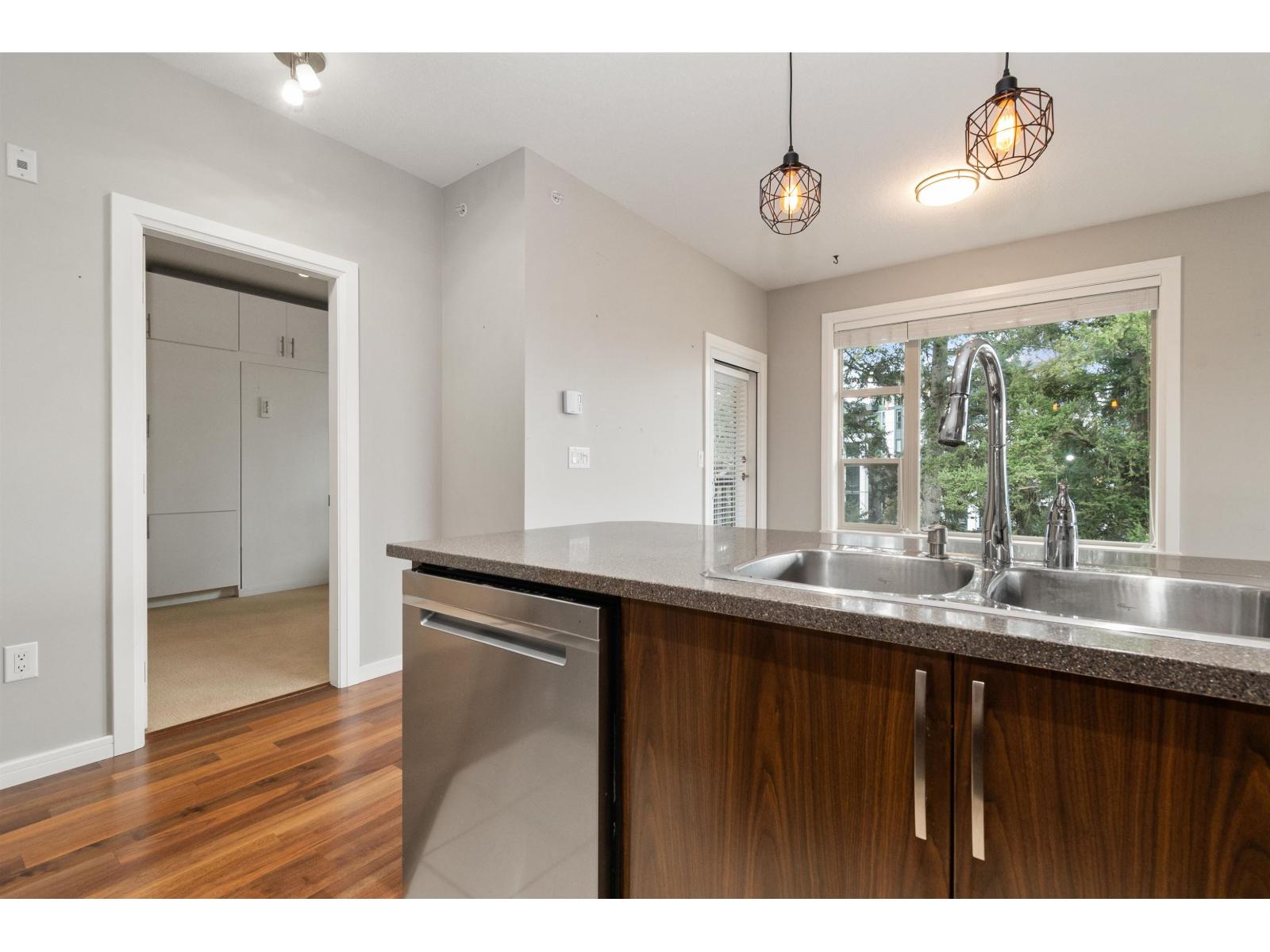 407 45530 MARKET WAY, Garrison Crossing, Chilliwack