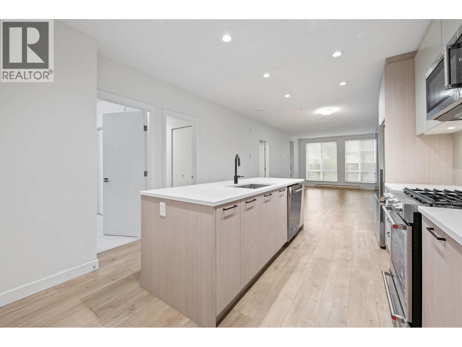 203 707 COMO LAKE Avenue - photo 2