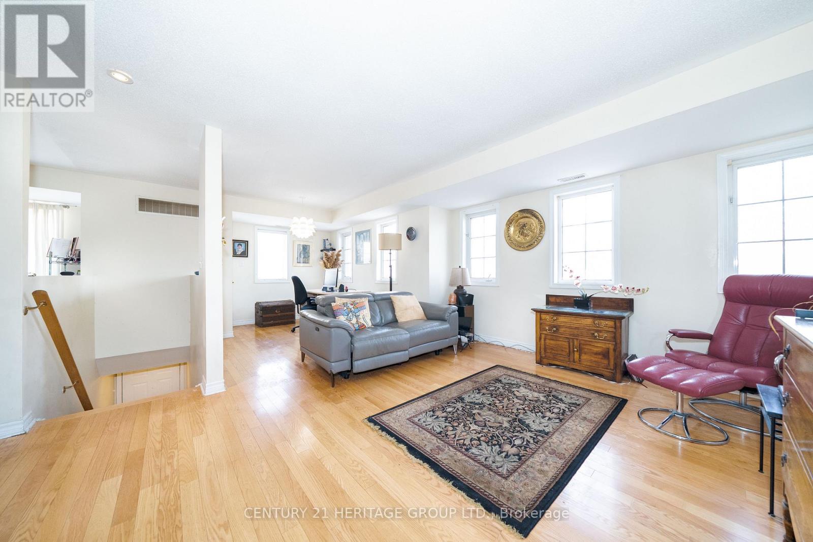 #301 64 SIDNEY BELSEY CRESCENT - 6