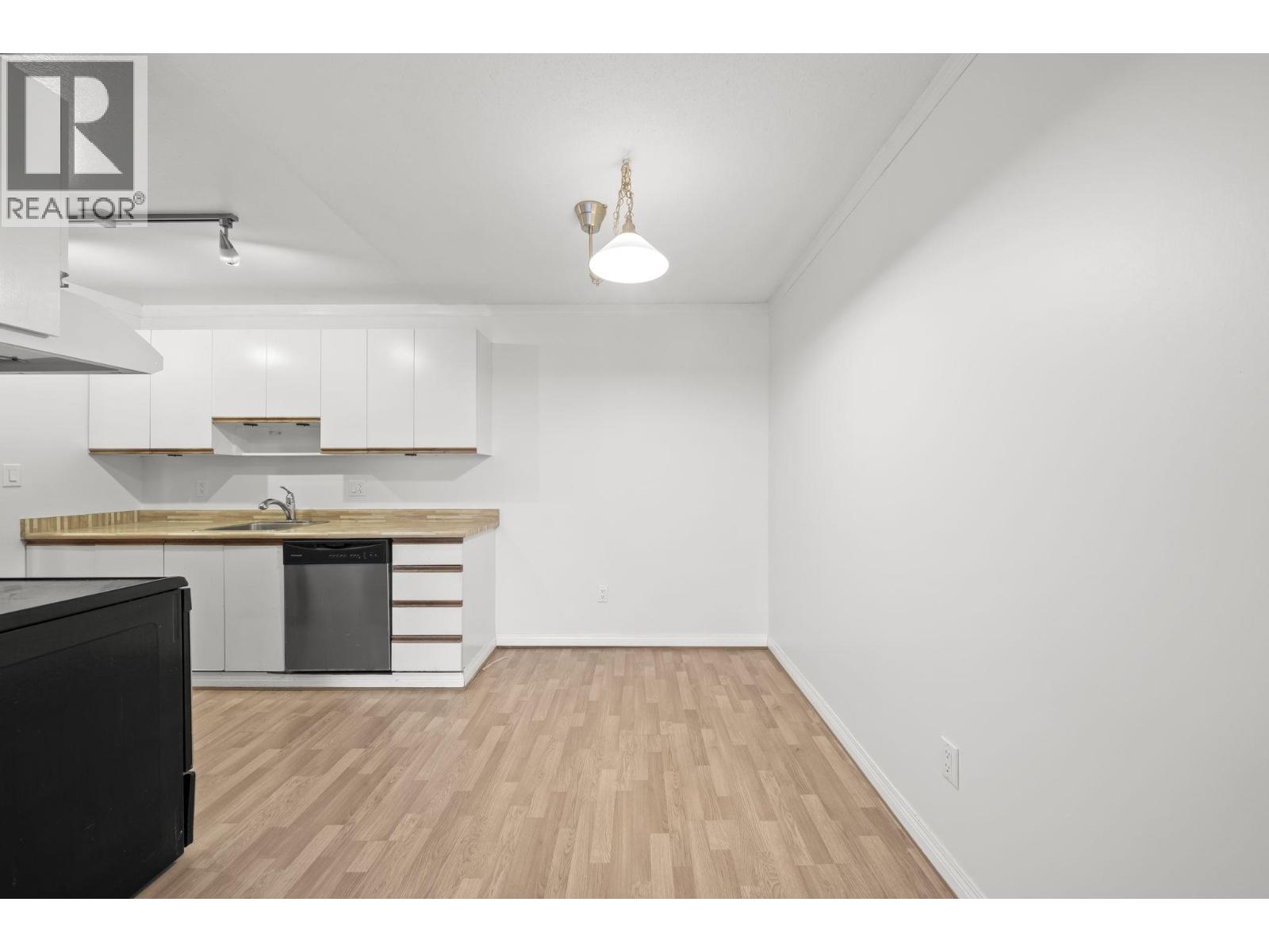 #211-7471 BLUNDELL Road, Richmond