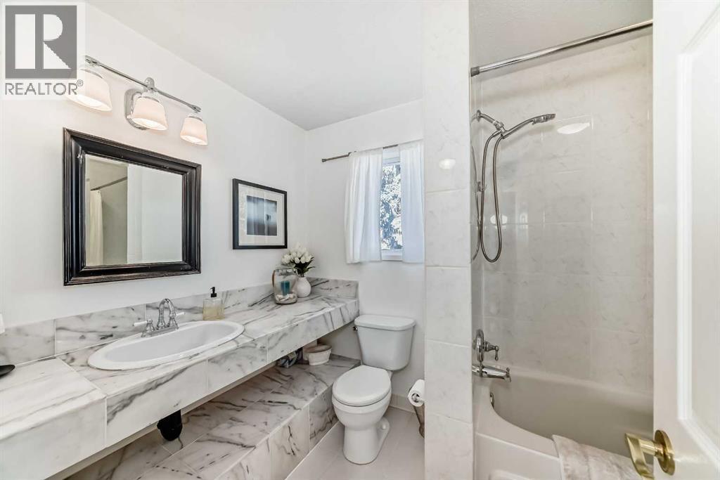 Single Family House for Sale in  Dalcastle Crescent NW Dalhousie Calgary 