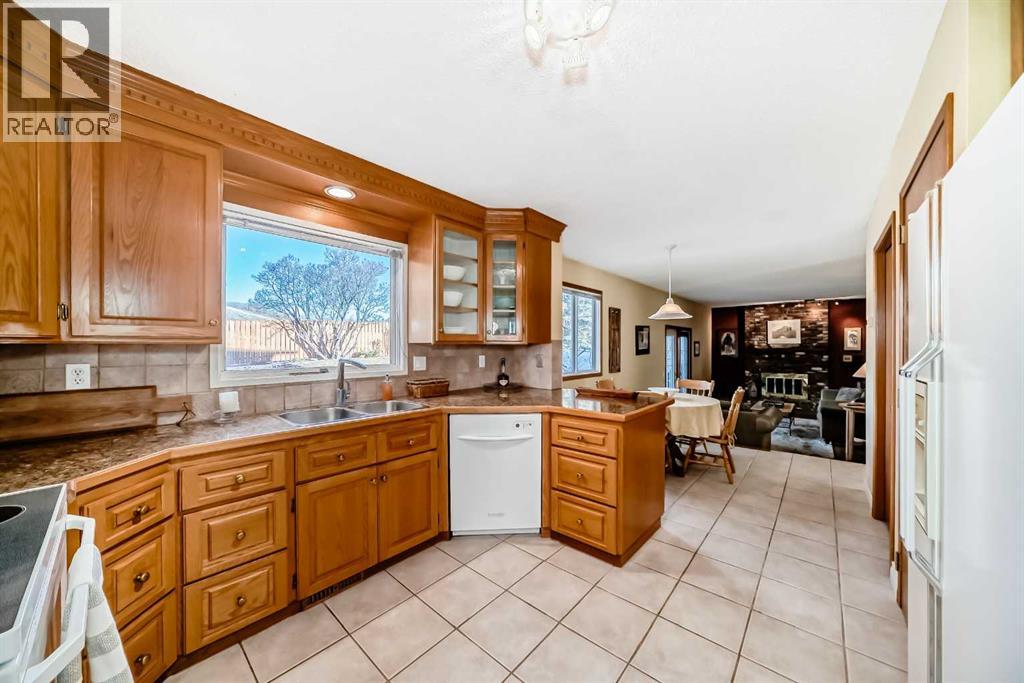 Single Family House for Sale in  Dalcastle Crescent NW Dalhousie Calgary 