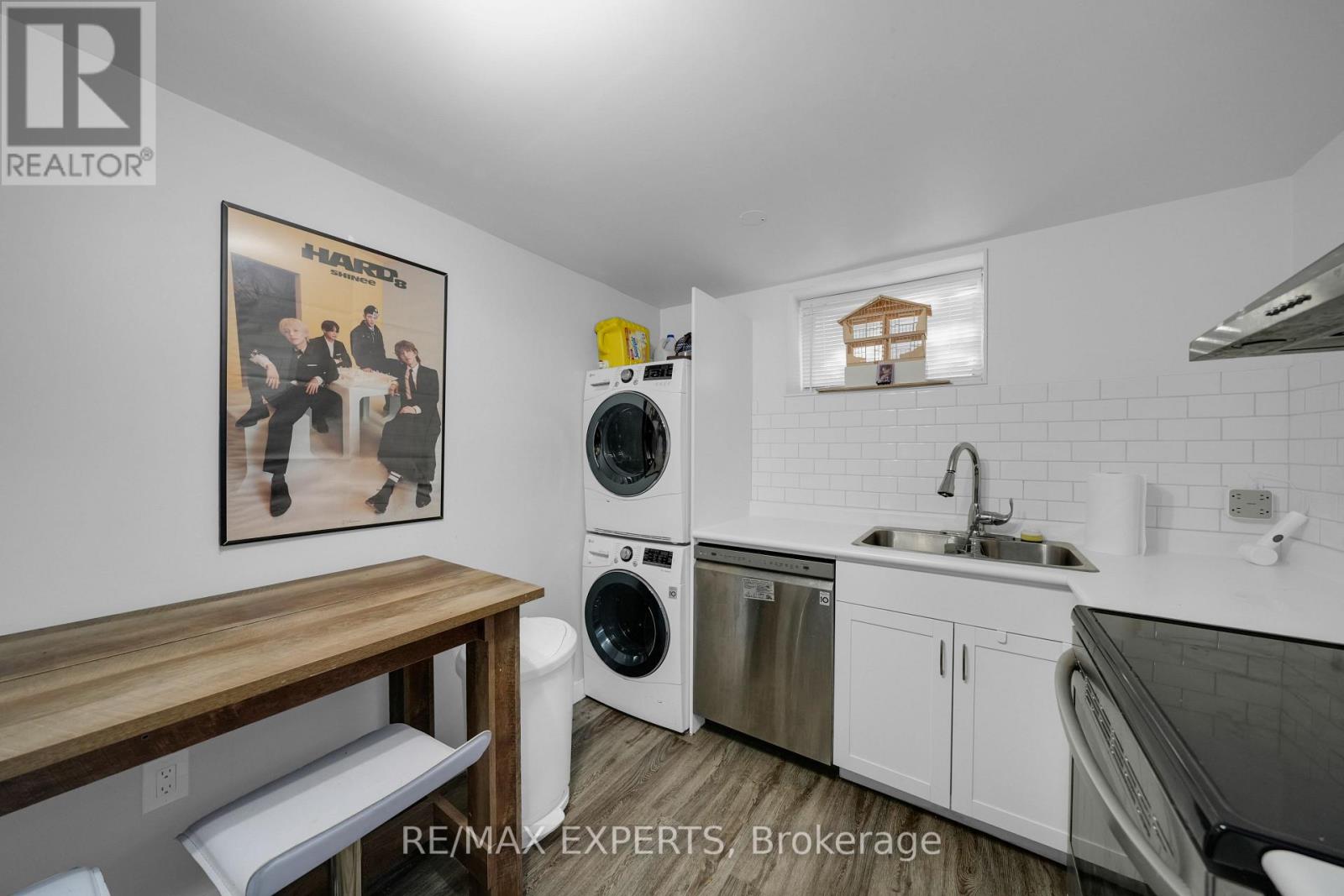 4 LARCHMERE AVENUE - 40