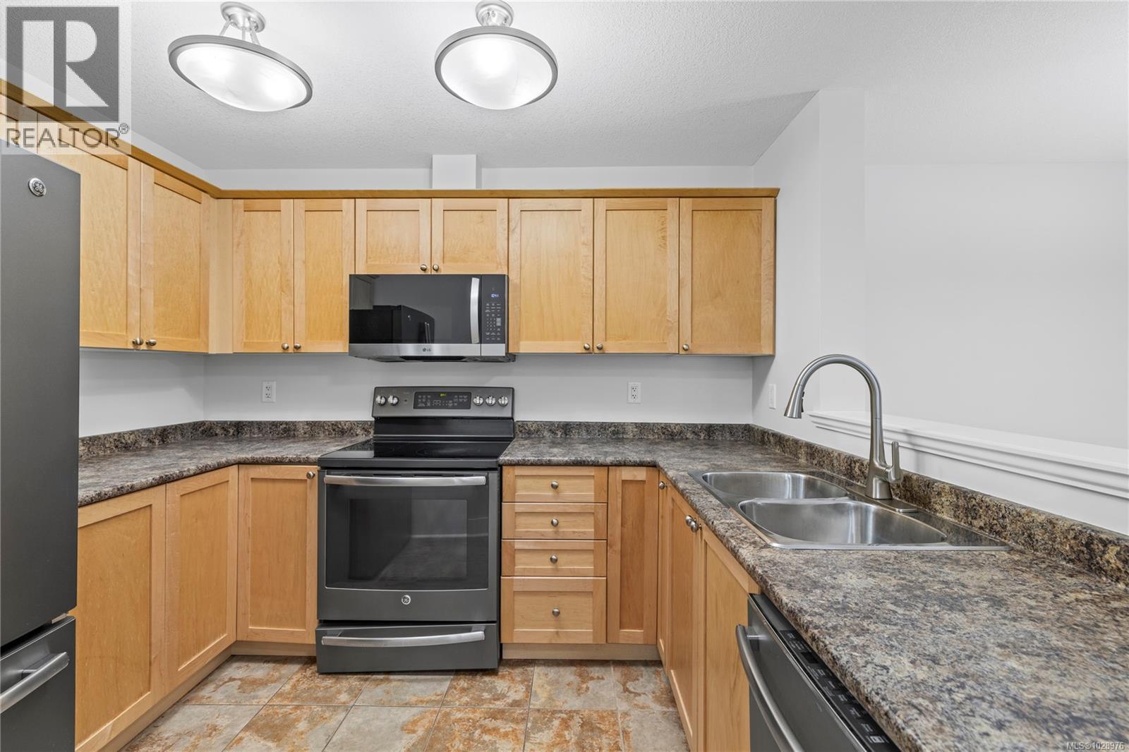 #406 1620 TOWNSITE RD - 16