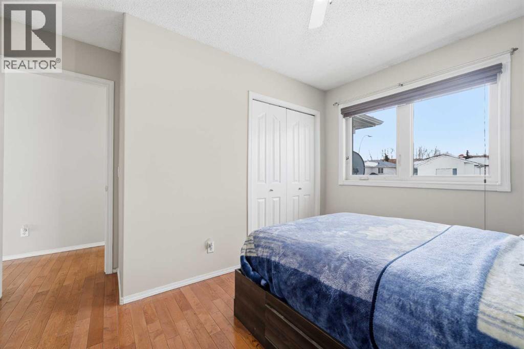 Single Family House for Sale in  Hampstead Gardens NW Hamptons Calgary 