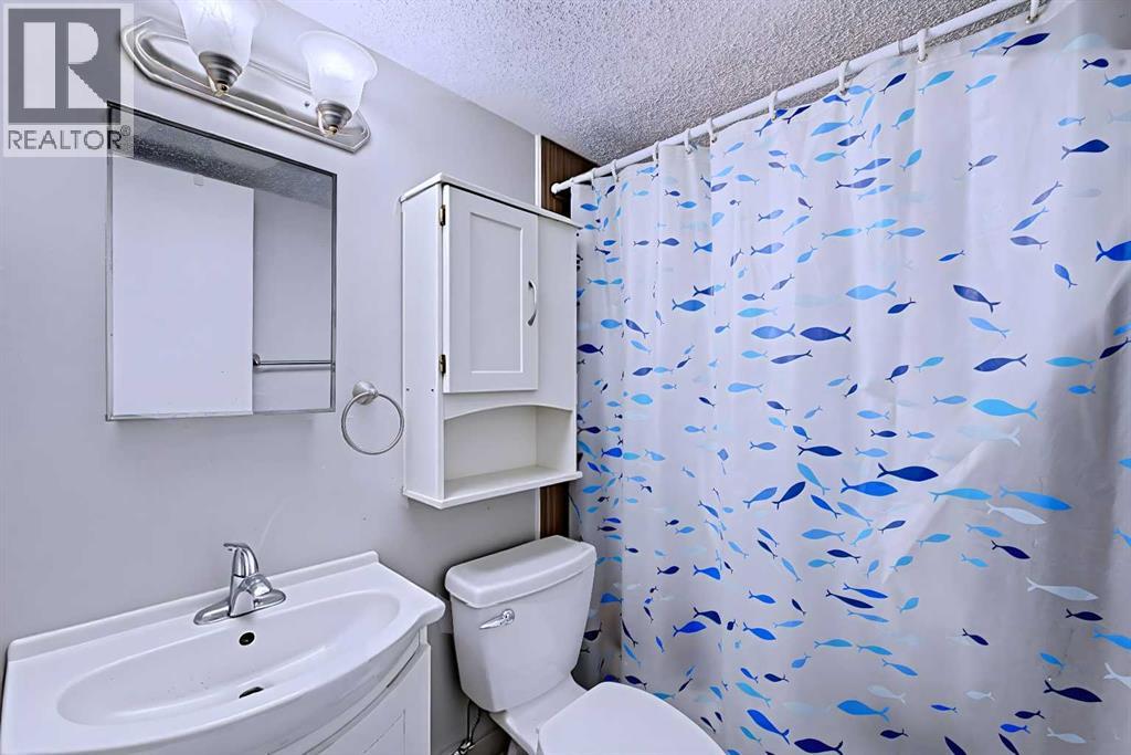 Single Family House Bi-level for Sale in  Bedford Drive NE Beddington Heights Calgary 