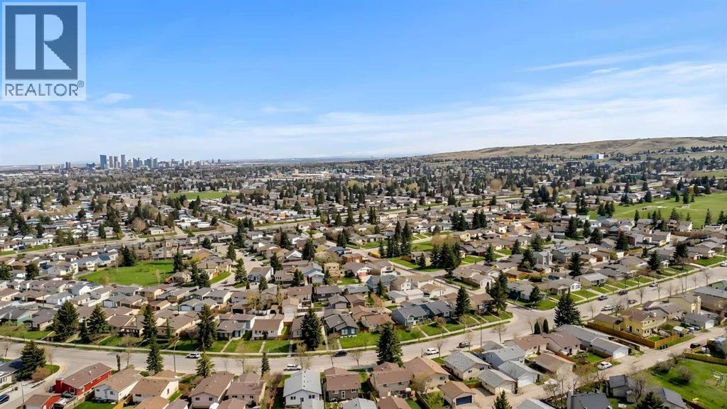 Single Family House Bi-level for Sale in  Bedford Drive NE Beddington Heights Calgary 