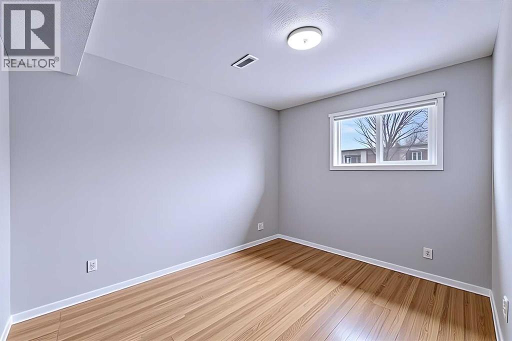 Single Family House Bi-level for Sale in  Bedford Drive NE Beddington Heights Calgary 