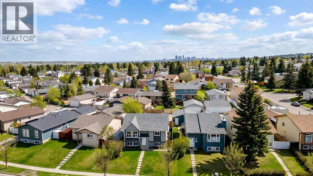 Single Family House Bi-level for Sale in  Bedford Drive NE Beddington Heights Calgary 