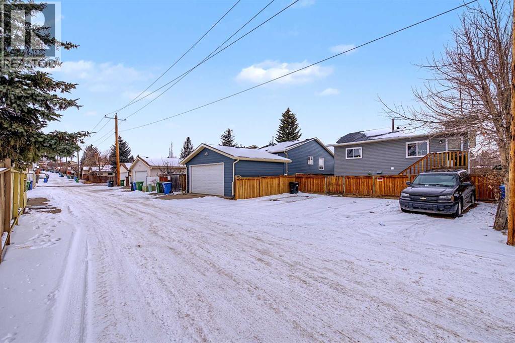 Single Family House Bi-level for Sale in  Bedford Drive NE Beddington Heights Calgary 