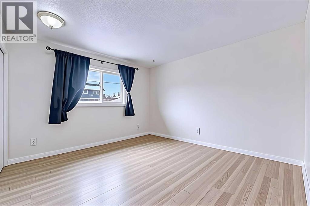 Single Family House Bi-level for Sale in  Bedford Drive NE Beddington Heights Calgary 