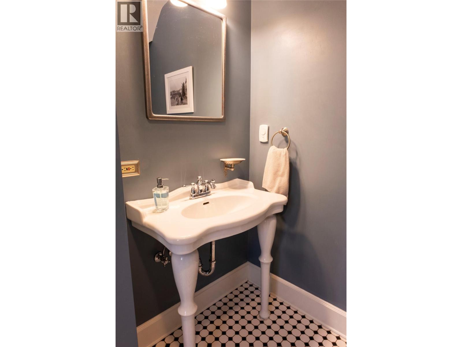  1345 Spokane Street, Rossland