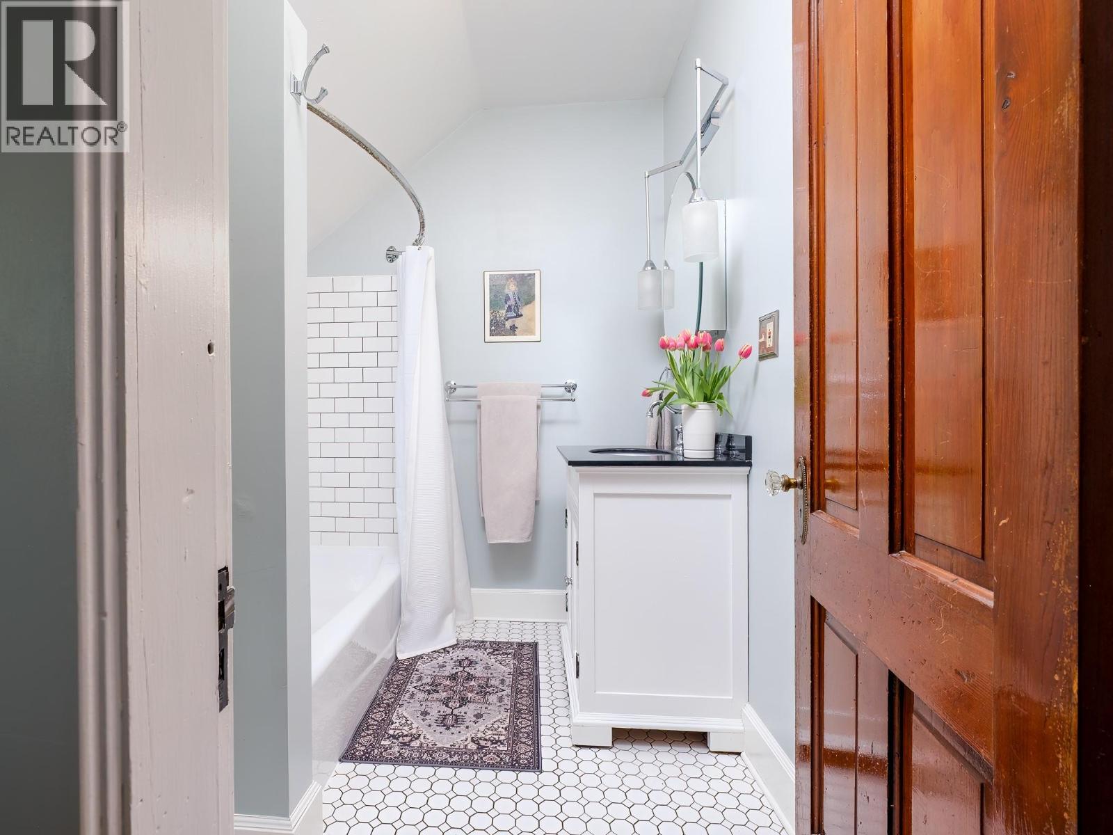  1345 Spokane Street, Rossland