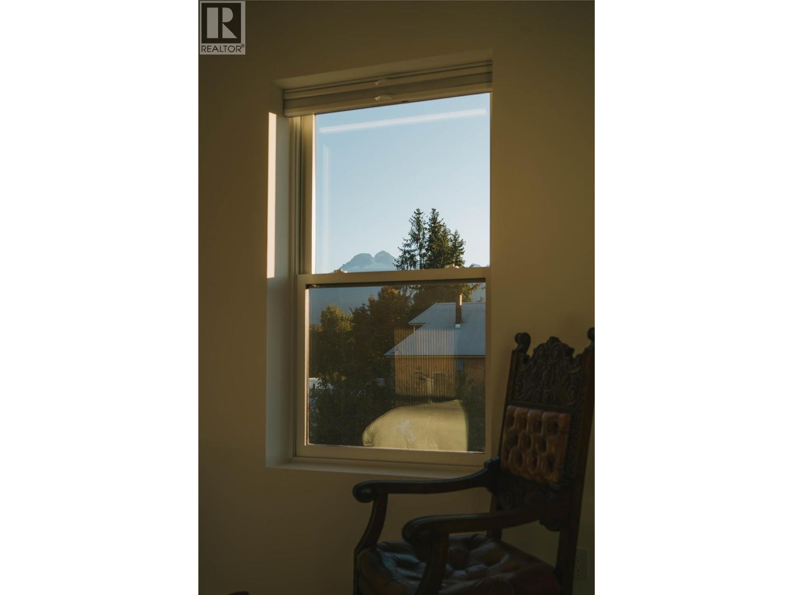 805 & 815 MACKENZIE AVENUE - 11