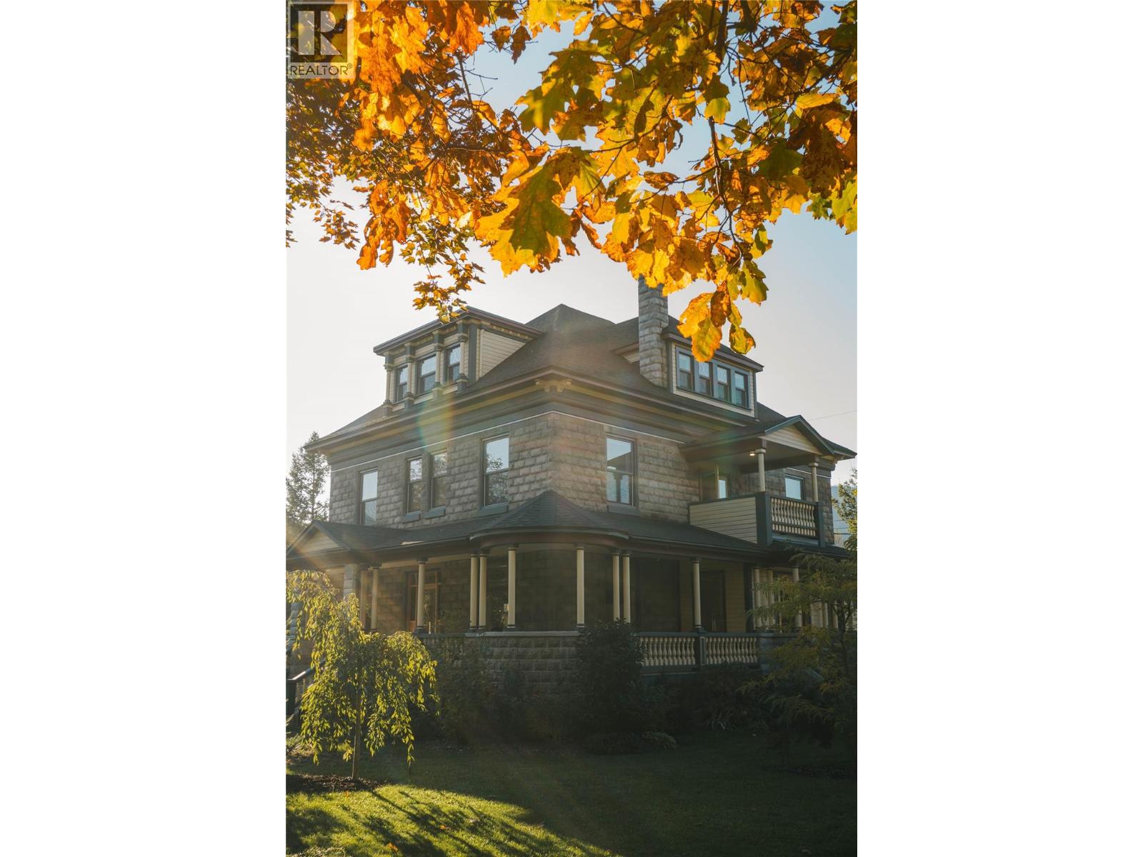 805 & 815 MACKENZIE AVENUE - 4