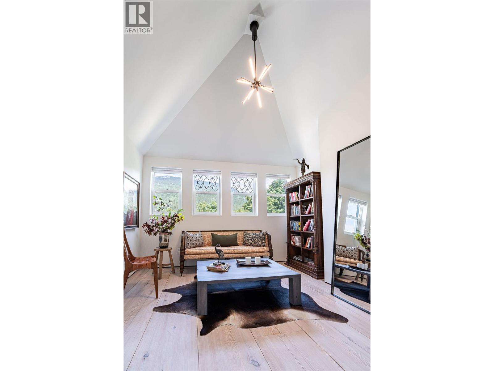 805 & 815 Mackenzie Avenue - 41