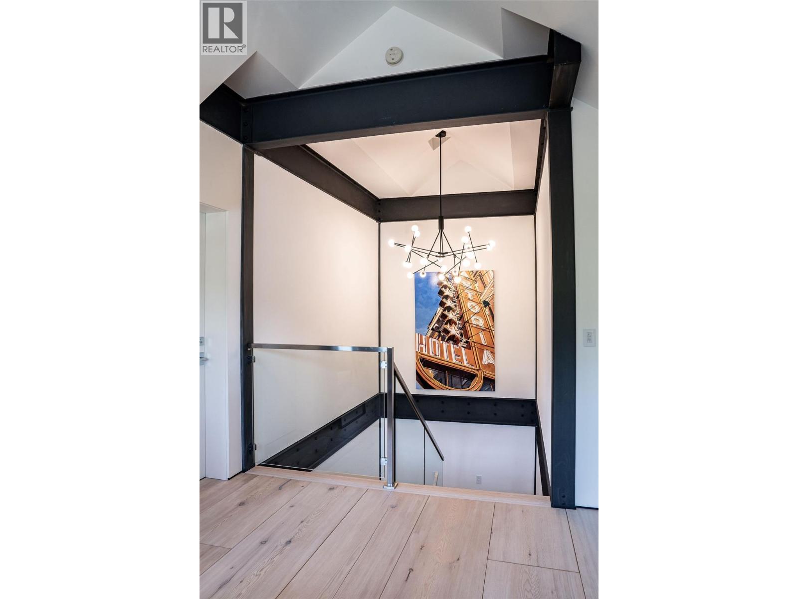 805 & 815 Mackenzie Avenue - 42