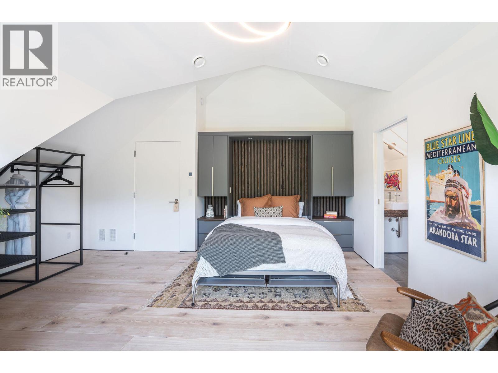 805 & 815 Mackenzie Avenue - 49