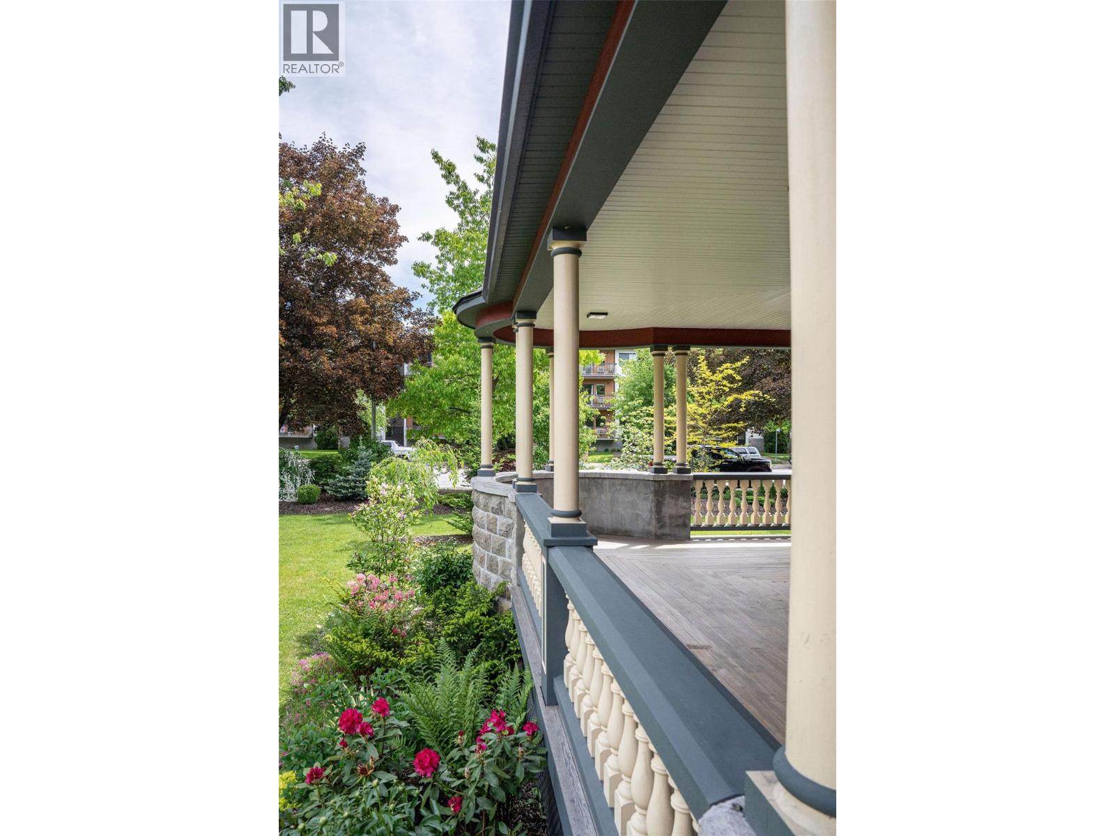 805 & 815 Mackenzie Avenue - 51