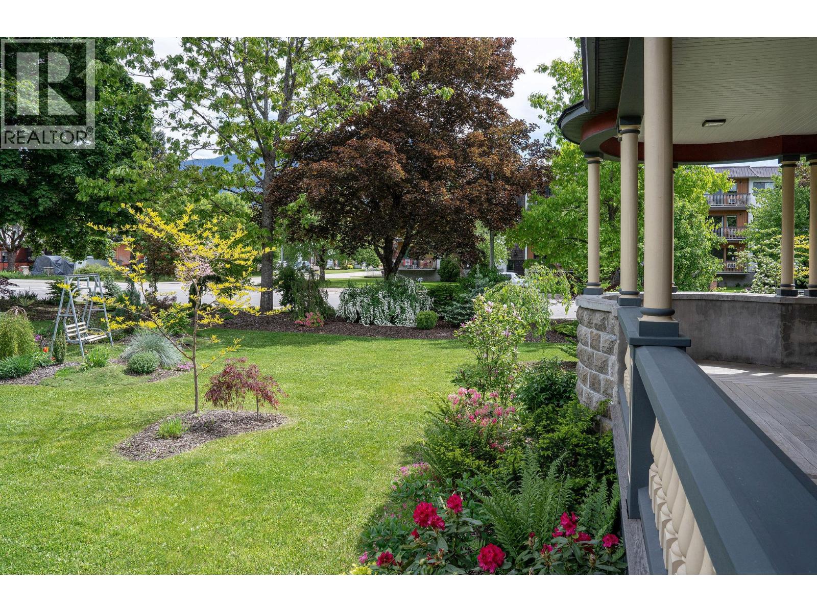 805 & 815 Mackenzie Avenue - 52