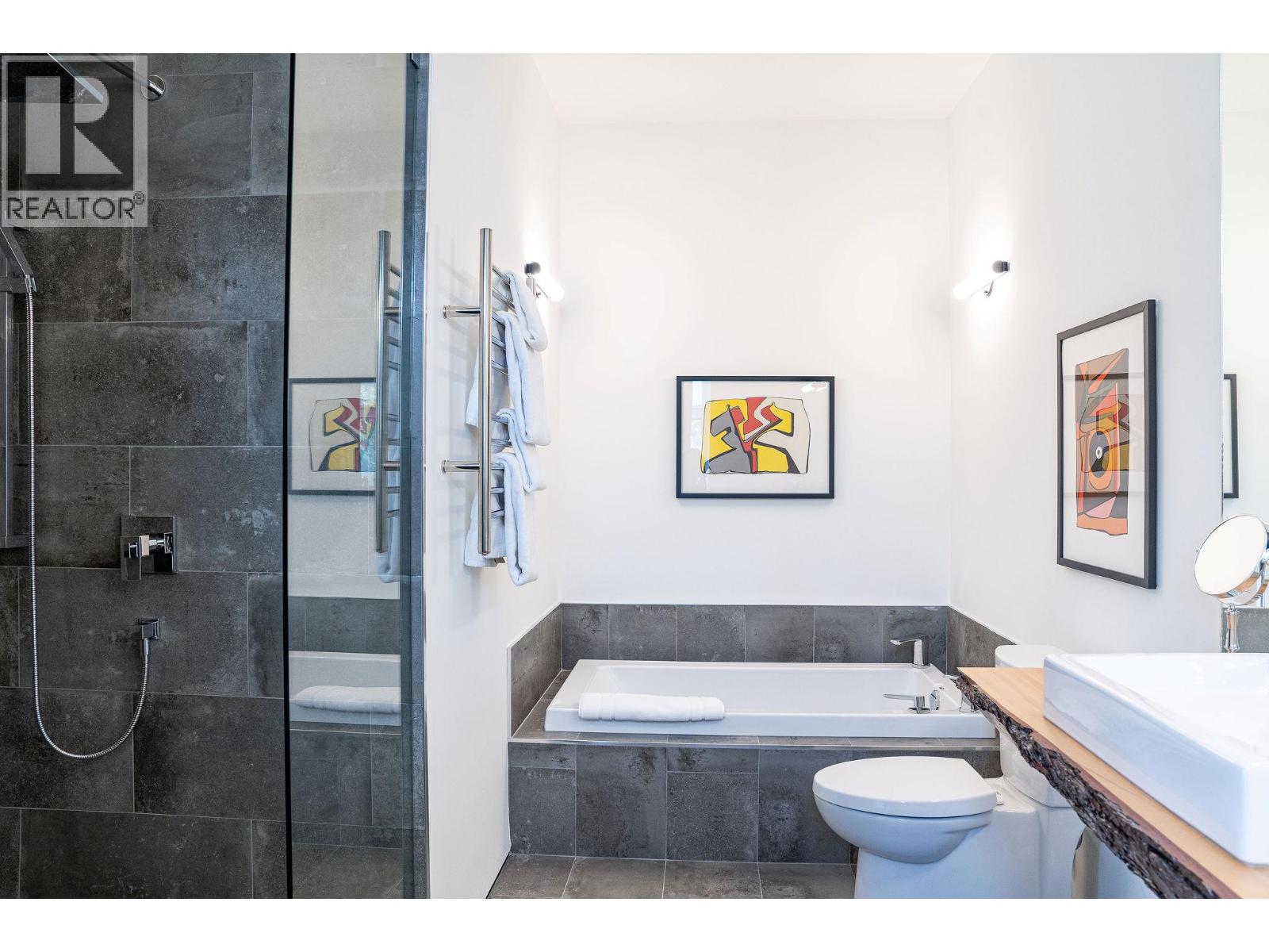 805 & 815 MACKENZIE AVENUE - 31