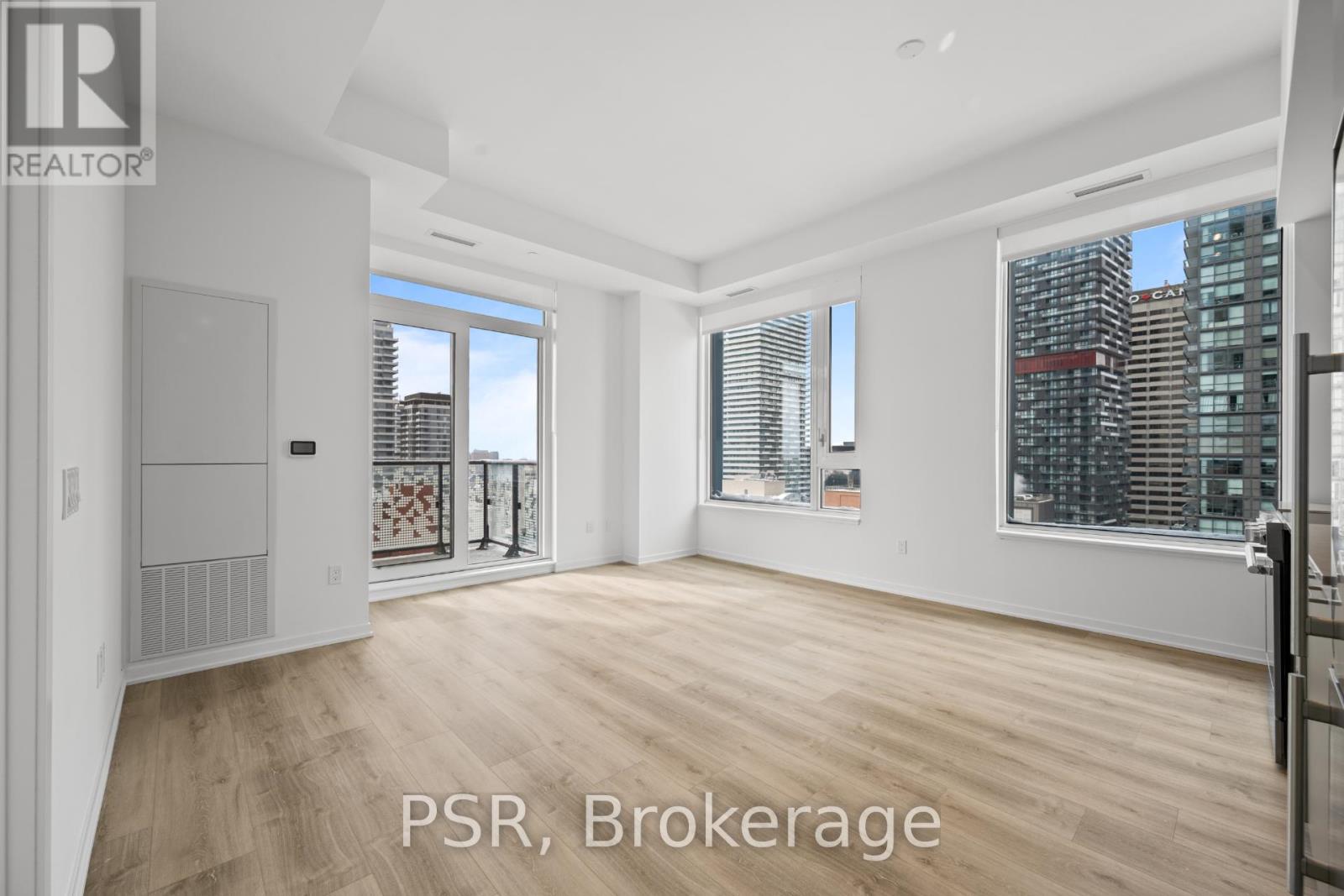 1909 - 101 ROEHAMPTON AVENUE