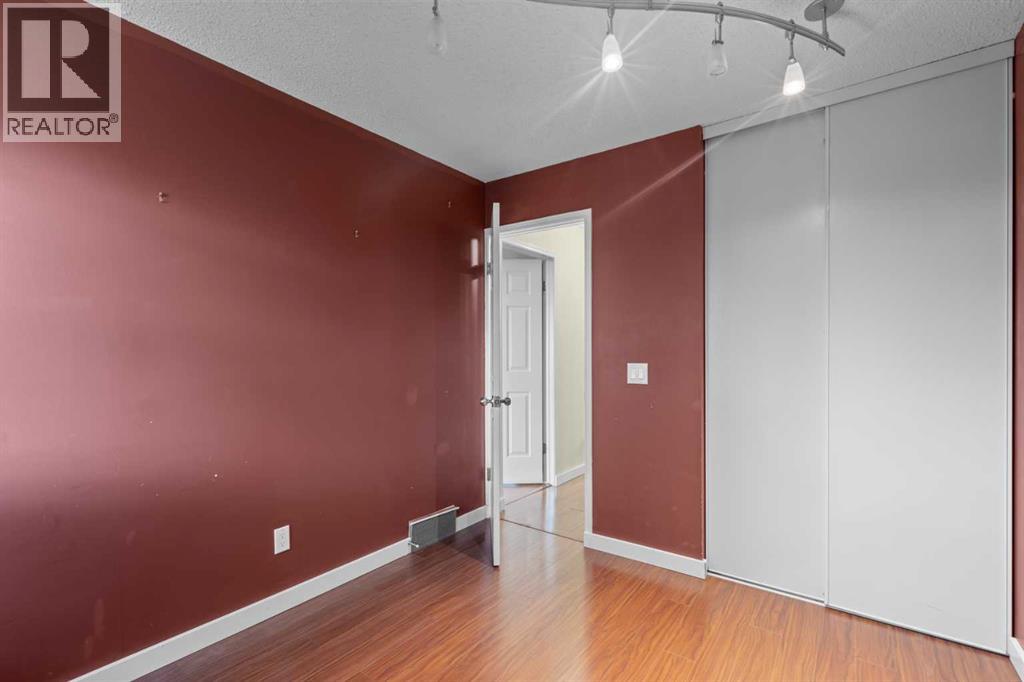 Single Family House for Sale in  Coachway Gardens SW Coach Hill Calgary 