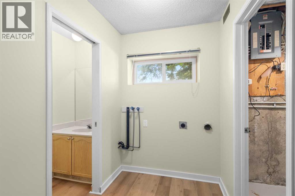 Single Family House for Sale in  Coachway Gardens SW Coach Hill Calgary 