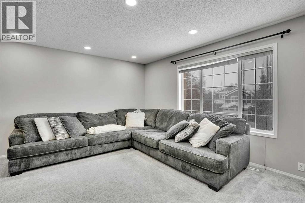 Single Family House for Sale in  Douglasview Road SE Douglasdale/Glen Calgary 