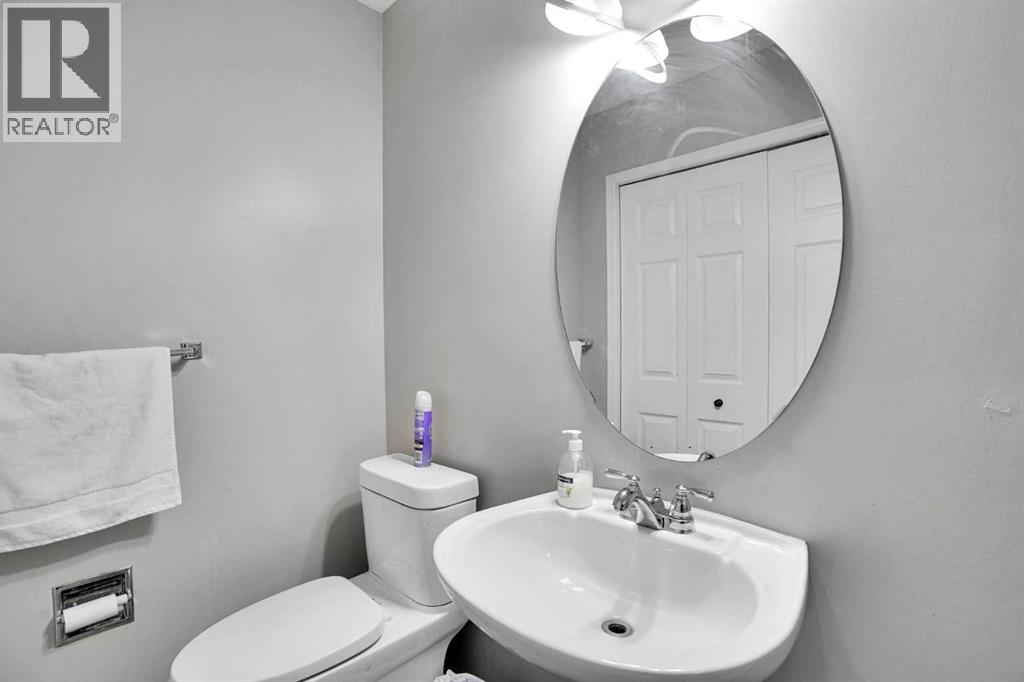 Single Family House for Sale in  Douglasview Road SE Douglasdale/Glen Calgary 