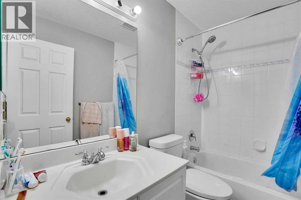 Single Family House for Sale in  Douglasview Road SE Douglasdale/Glen Calgary 