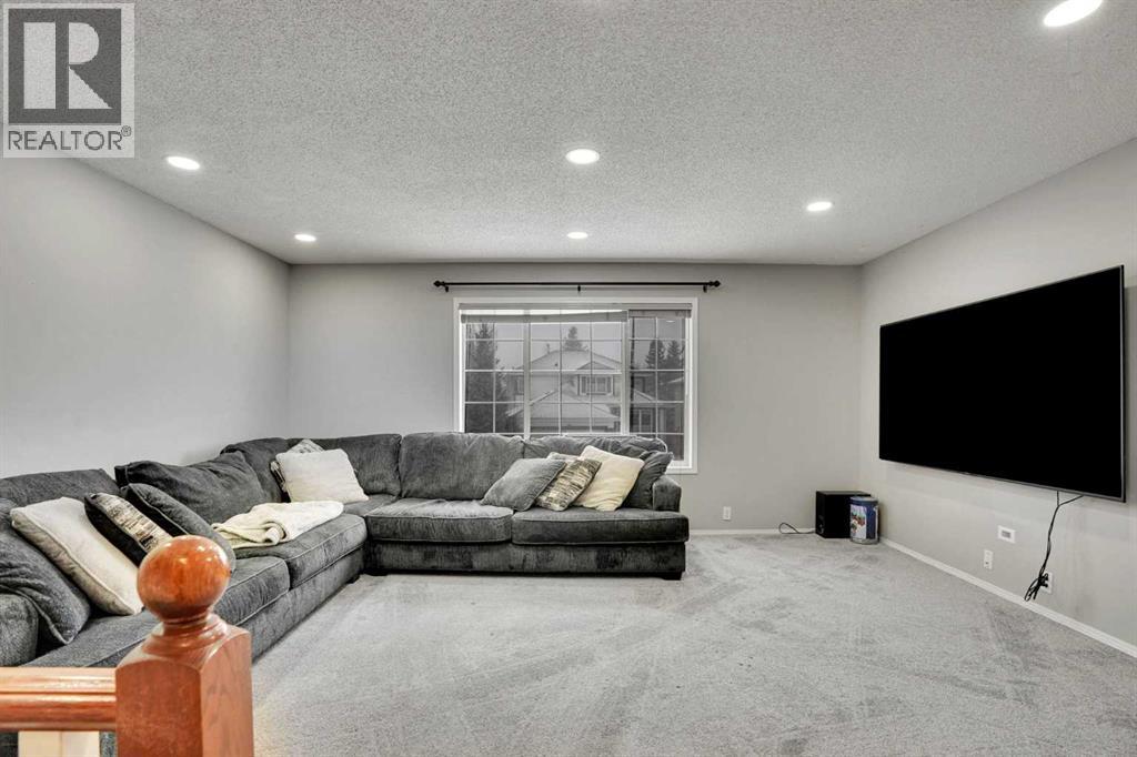 Single Family House for Sale in  Douglasview Road SE Douglasdale/Glen Calgary 