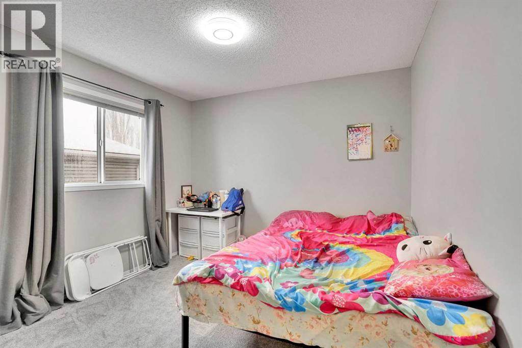 Single Family House for Sale in  Douglasview Road SE Douglasdale/Glen Calgary 