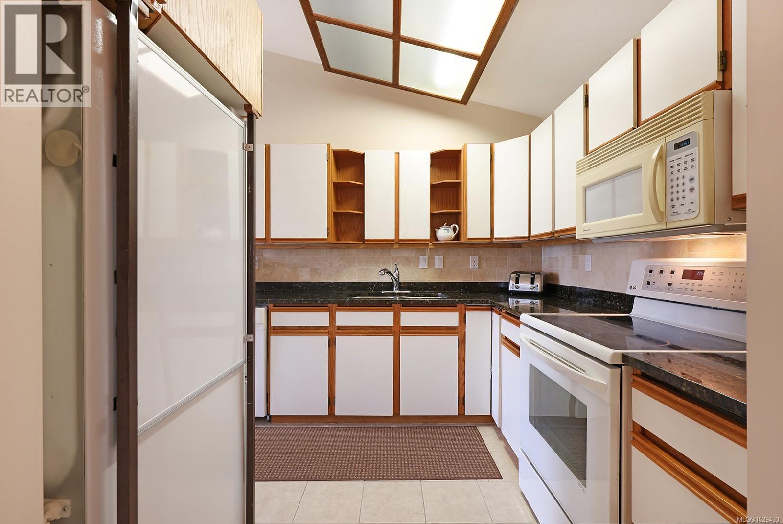 #15 2030 ROBB AVE - 12