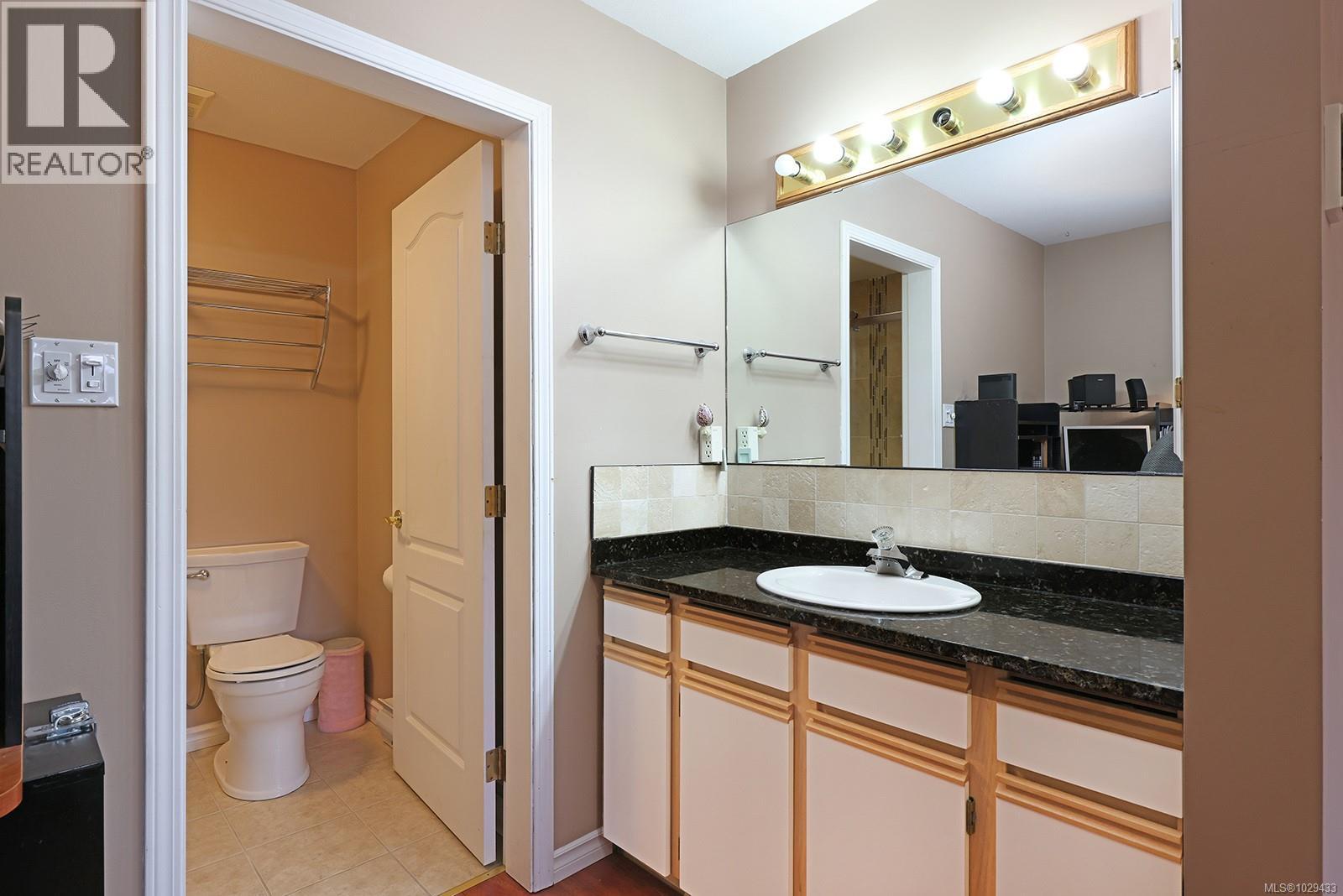 #15 2030 ROBB AVE - 16