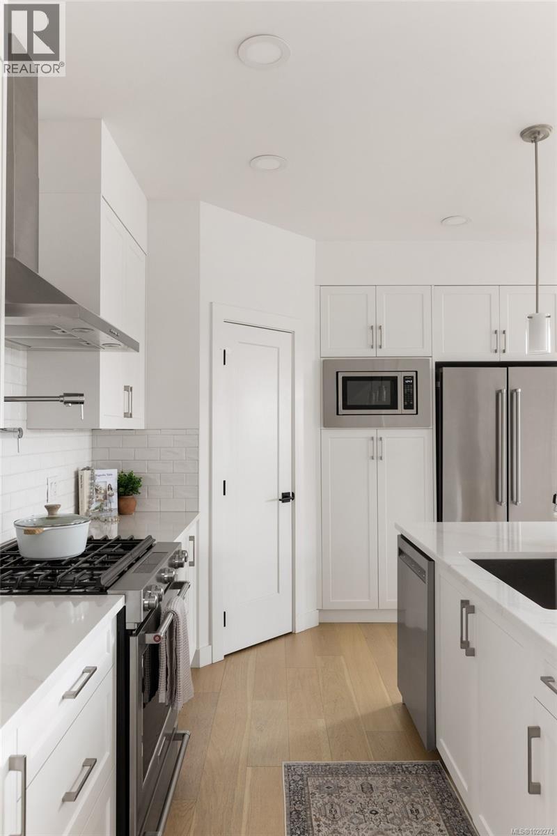  3403 Sparrowhawk Avenue, Colwood