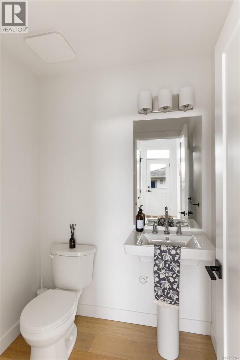  3403 Sparrowhawk Avenue, Colwood