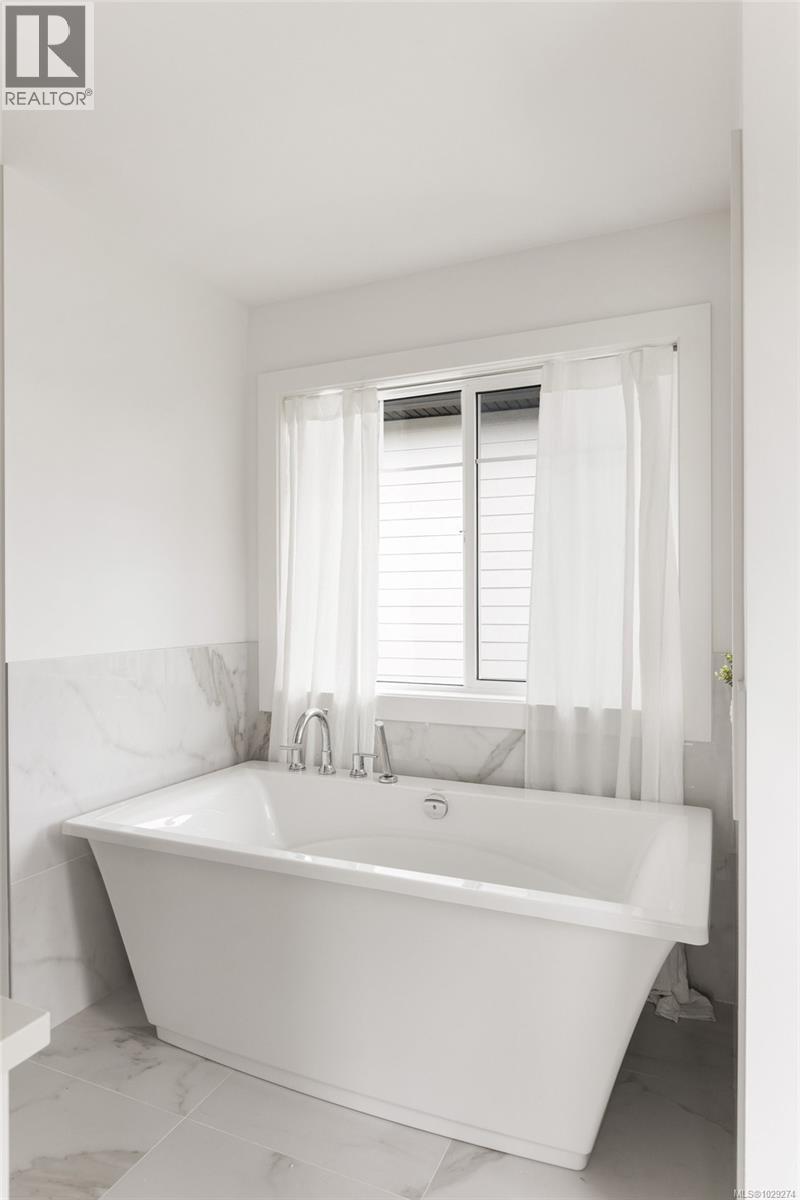  3403 Sparrowhawk Avenue, Colwood