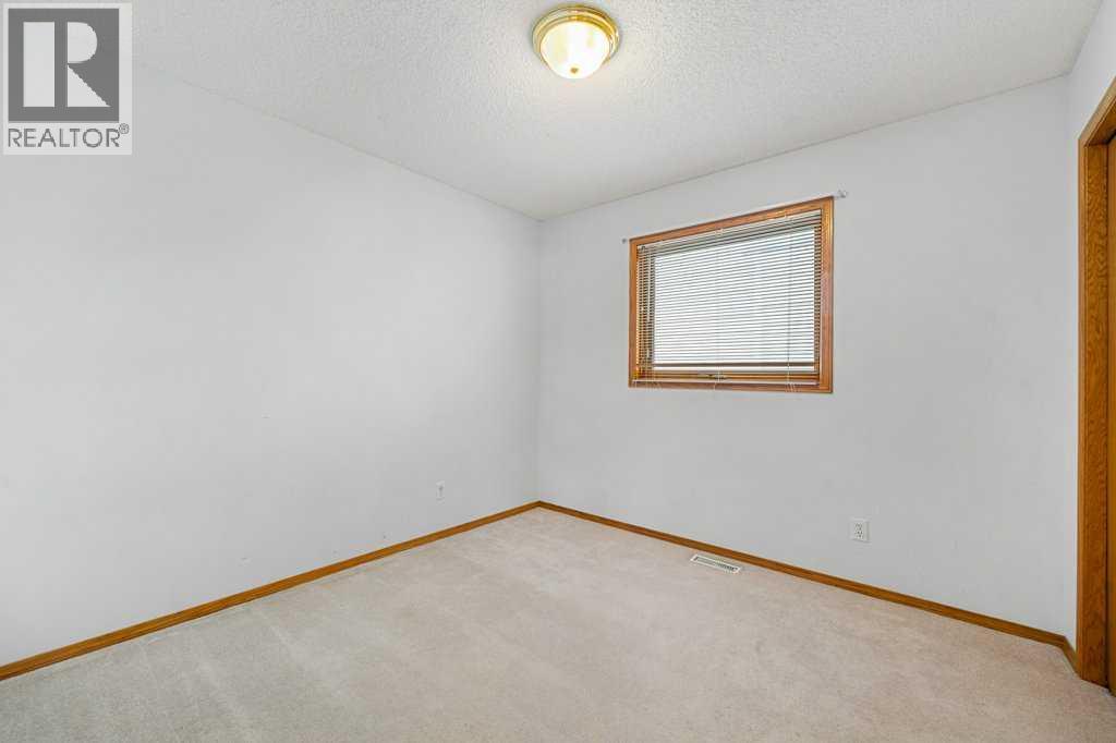 Single Family House Bungalow for Sale in  Scurfield Drive NW Scenic Acres Calgary 