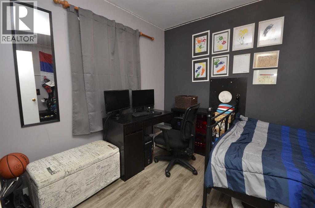 Single Family House 4 Level for Sale in   Street SE Southview Calgary 